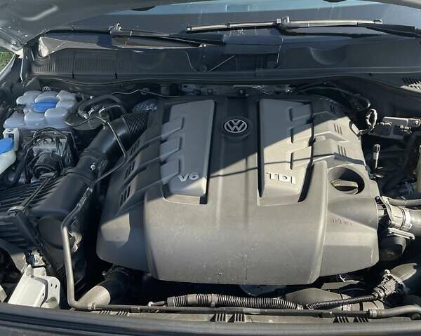 Сірий Фольксваген Туарег, об'ємом двигуна 2.97 л та пробігом 190 тис. км за 29999 $, фото 38 на Automoto.ua