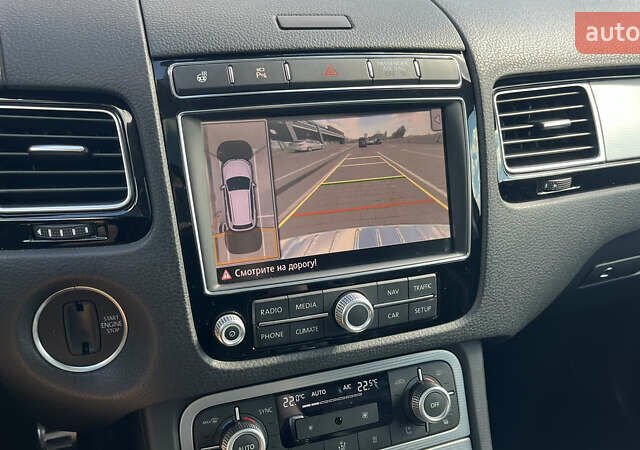 Серый Фольксваген Туарег, объемом двигателя 3 л и пробегом 173 тыс. км за 32000 $, фото 19 на Automoto.ua