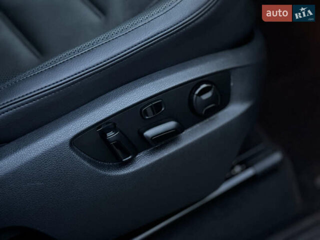 Серый Фольксваген Туарег, объемом двигателя 3 л и пробегом 205 тыс. км за 27500 $, фото 69 на Automoto.ua