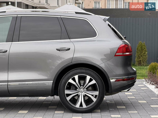 Серый Фольксваген Туарег, объемом двигателя 3 л и пробегом 228 тыс. км за 24900 $, фото 6 на Automoto.ua