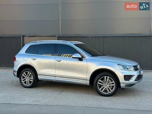Серый Фольксваген Туарег, объемом двигателя 3 л и пробегом 193 тыс. км за 23450 $, фото 4 на Automoto.ua