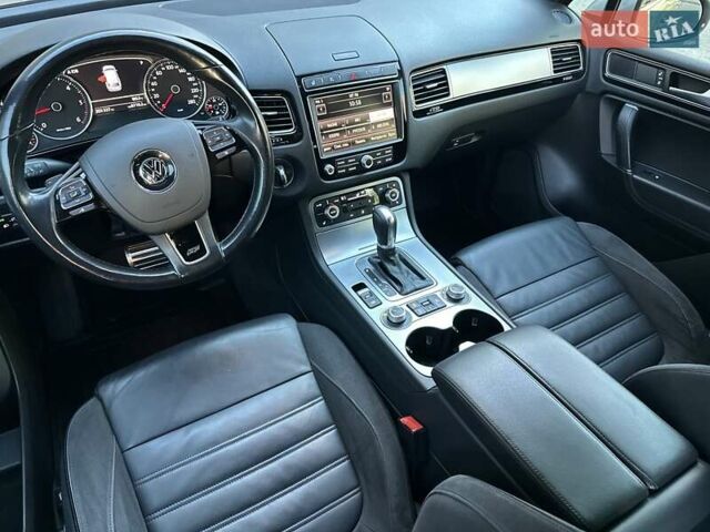 Серый Фольксваген Туарег, объемом двигателя 3 л и пробегом 193 тыс. км за 23450 $, фото 93 на Automoto.ua