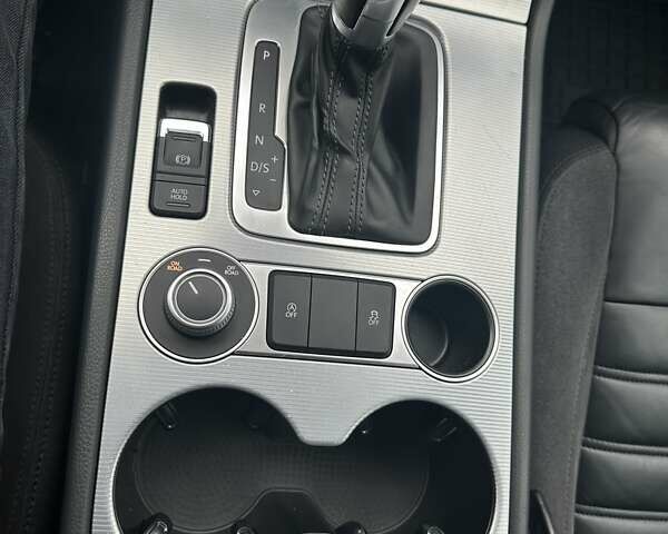 Серый Фольксваген Туарег, объемом двигателя 2.97 л и пробегом 196 тыс. км за 28000 $, фото 24 на Automoto.ua