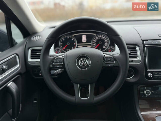 Серый Фольксваген Туарег, объемом двигателя 3 л и пробегом 186 тыс. км за 22500 $, фото 31 на Automoto.ua