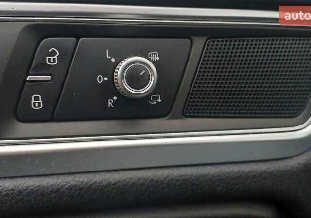 Серый Фольксваген Туарег, объемом двигателя 2.97 л и пробегом 273 тыс. км за 21999 $, фото 18 на Automoto.ua