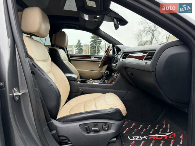 Серый Фольксваген Туарег, объемом двигателя 3 л и пробегом 228 тыс. км за 24900 $, фото 45 на Automoto.ua