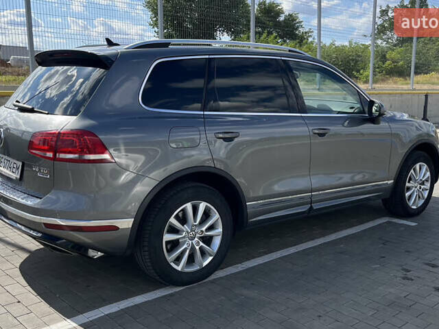 Серый Фольксваген Туарег, объемом двигателя 3 л и пробегом 173 тыс. км за 32000 $, фото 4 на Automoto.ua