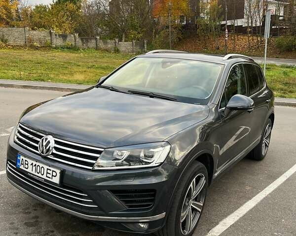 Серый Фольксваген Туарег, объемом двигателя 2.97 л и пробегом 200 тыс. км за 28500 $, фото 2 на Automoto.ua