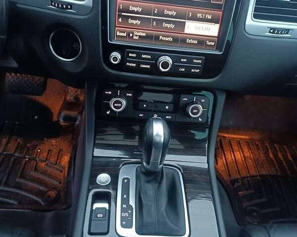 Серый Фольксваген Туарег, объемом двигателя 3.6 л и пробегом 165 тыс. км за 17500 $, фото 12 на Automoto.ua