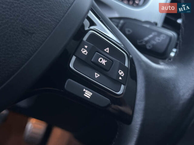 Серый Фольксваген Туарег, объемом двигателя 3 л и пробегом 205 тыс. км за 27500 $, фото 58 на Automoto.ua