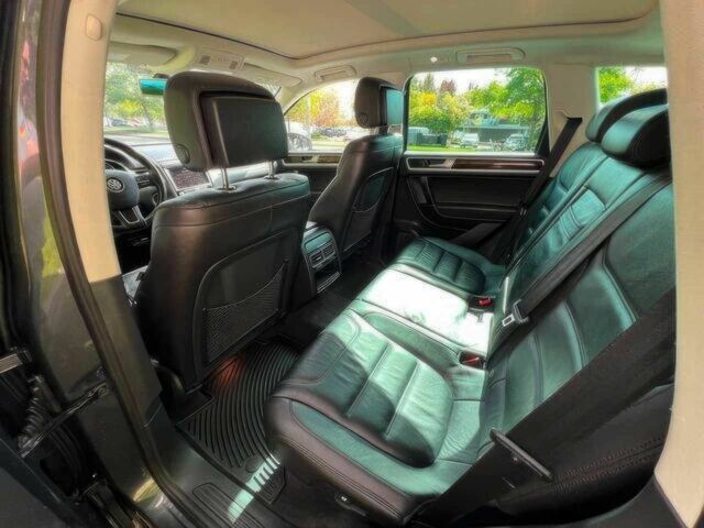 Серый Фольксваген Туарег, объемом двигателя 3 л и пробегом 74 тыс. км за 18900 $, фото 9 на Automoto.ua