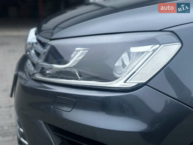 Серый Фольксваген Туарег, объемом двигателя 2.97 л и пробегом 268 тыс. км за 19700 $, фото 19 на Automoto.ua