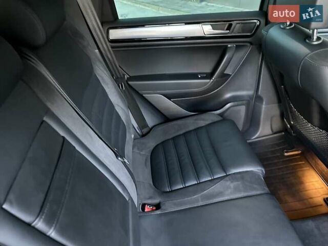 Серый Фольксваген Туарег, объемом двигателя 3 л и пробегом 193 тыс. км за 23450 $, фото 98 на Automoto.ua