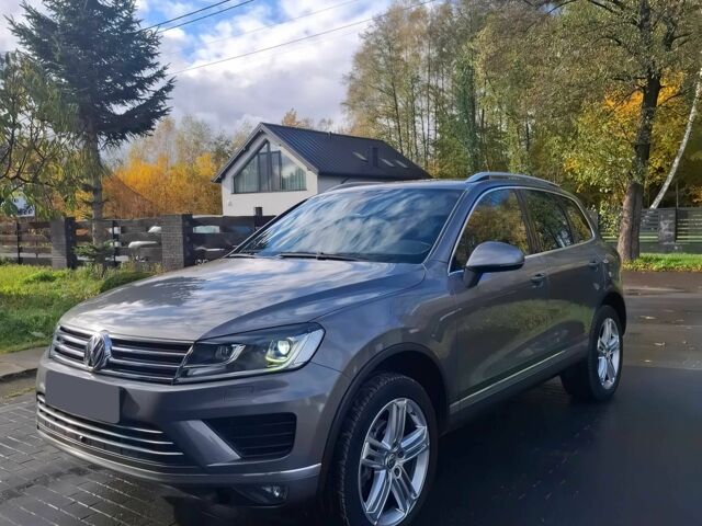 Серый Фольксваген Туарег, объемом двигателя 3 л и пробегом 80 тыс. км за 13000 $, фото 2 на Automoto.ua