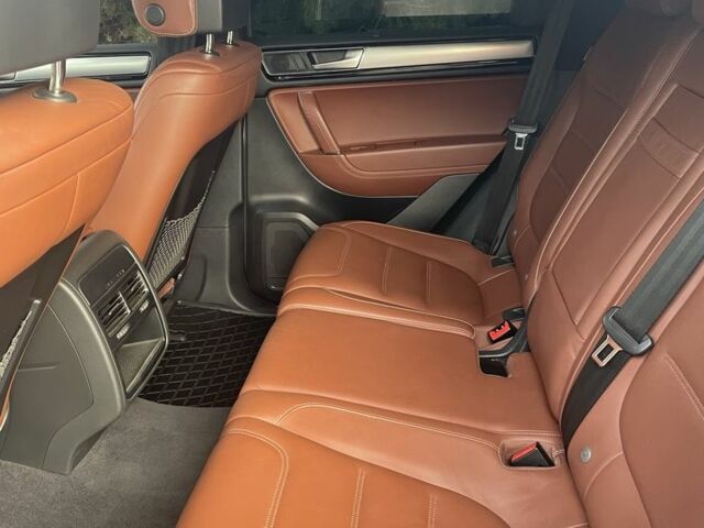 Сірий Фольксваген Туарег, об'ємом двигуна 3 л та пробігом 262 тис. км за 27999 $, фото 14 на Automoto.ua