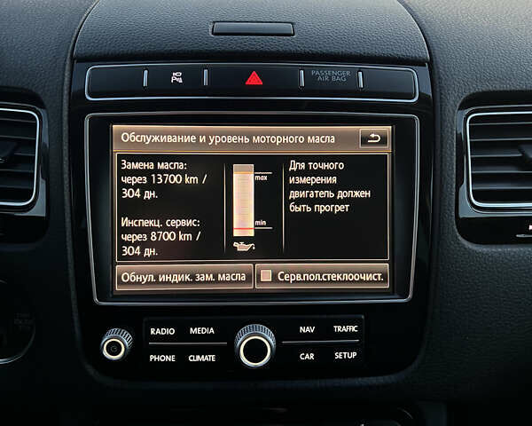 Серый Фольксваген Туарег, объемом двигателя 2.97 л и пробегом 200 тыс. км за 28500 $, фото 59 на Automoto.ua