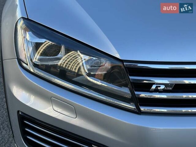 Серый Фольксваген Туарег, объемом двигателя 3 л и пробегом 193 тыс. км за 23450 $, фото 3 на Automoto.ua