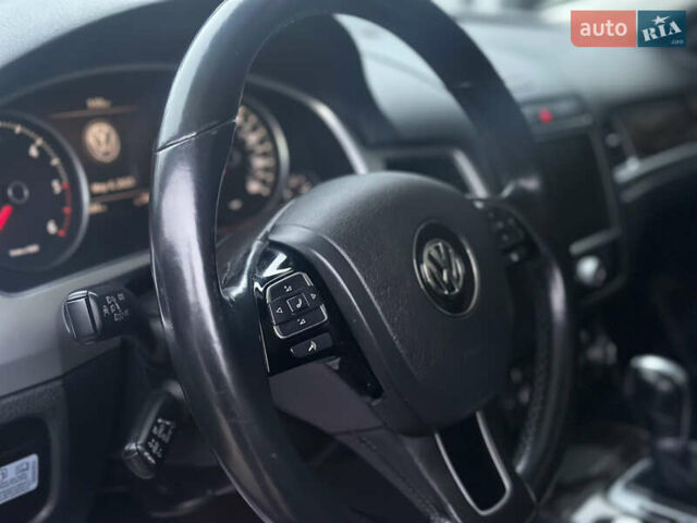 Серый Фольксваген Туарег, объемом двигателя 2.97 л и пробегом 268 тыс. км за 19700 $, фото 10 на Automoto.ua