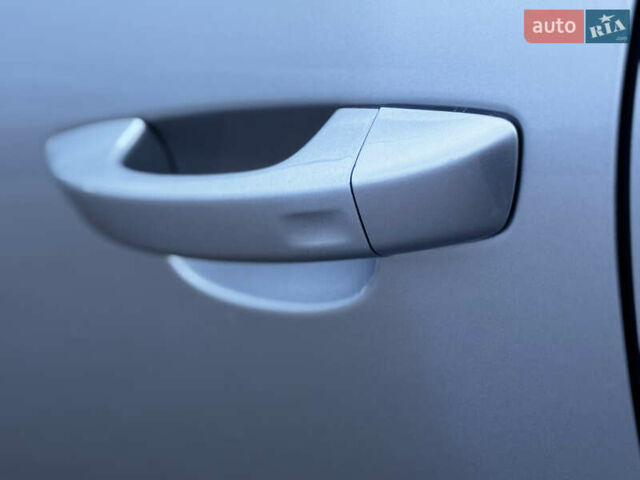 Серый Фольксваген Туарег, объемом двигателя 3 л и пробегом 205 тыс. км за 27500 $, фото 18 на Automoto.ua