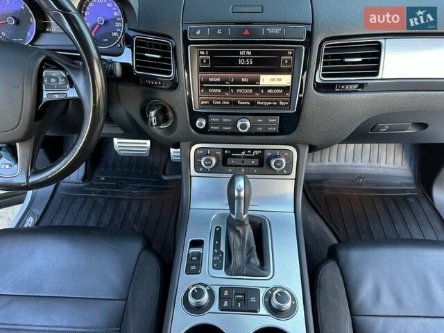 Серый Фольксваген Туарег, объемом двигателя 3 л и пробегом 193 тыс. км за 23450 $, фото 67 на Automoto.ua