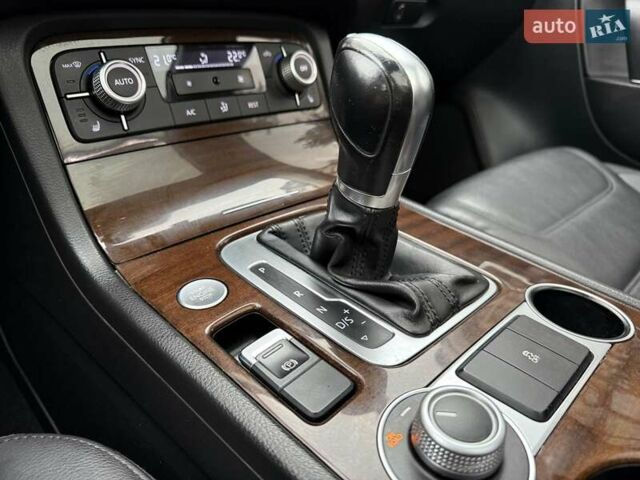 Сірий Фольксваген Туарег, об'ємом двигуна 3.6 л та пробігом 200 тис. км за 18500 $, фото 47 на Automoto.ua