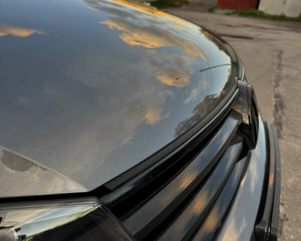 Серый Фольксваген Туарег, объемом двигателя 2.97 л и пробегом 220 тыс. км за 23500 $, фото 8 на Automoto.ua