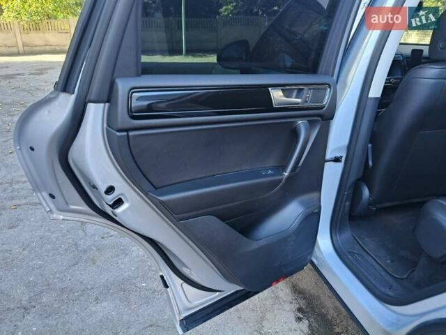 Серый Фольксваген Туарег, объемом двигателя 3.6 л и пробегом 174 тыс. км за 19000 $, фото 16 на Automoto.ua