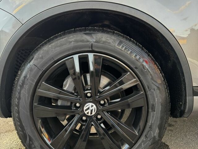 Серый Фольксваген Туарег, объемом двигателя 3 л и пробегом 200 тыс. км за 23500 $, фото 19 на Automoto.ua