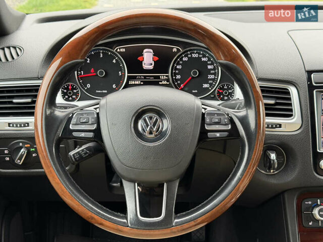 Серый Фольксваген Туарег, объемом двигателя 3 л и пробегом 228 тыс. км за 24900 $, фото 36 на Automoto.ua