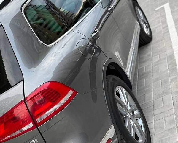 Серый Фольксваген Туарег, объемом двигателя 3 л и пробегом 190 тыс. км за 24000 $, фото 17 на Automoto.ua