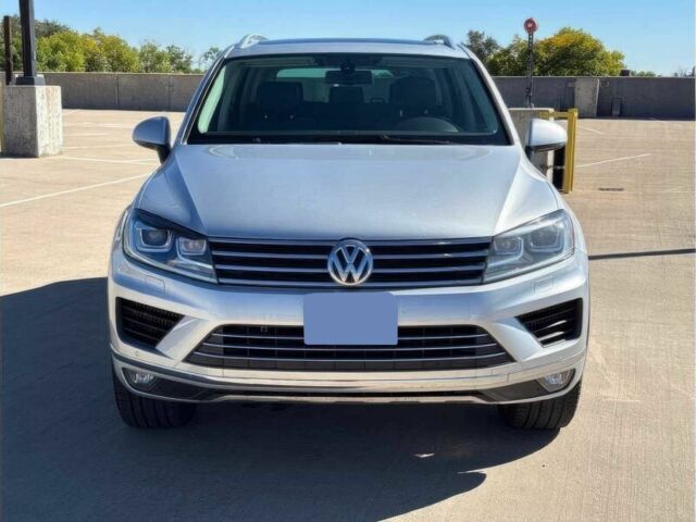 Серый Фольксваген Туарег, объемом двигателя 3 л и пробегом 76 тыс. км за 14000 $, фото 1 на Automoto.ua