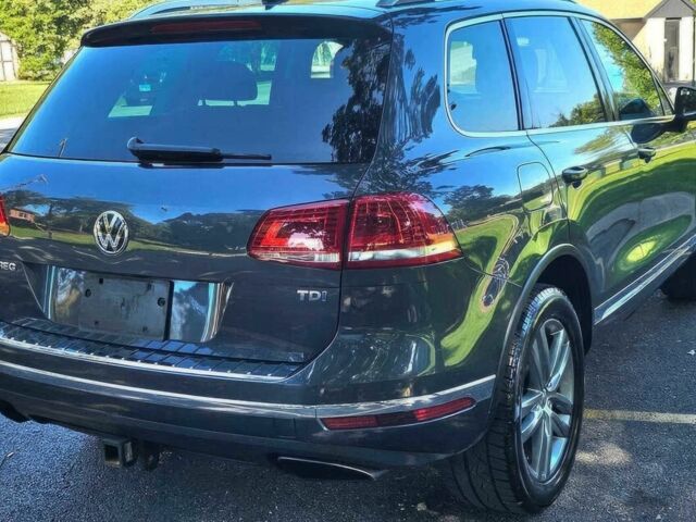 Сірий Фольксваген Туарег, об'ємом двигуна 3 л та пробігом 72 тис. км за 13600 $, фото 7 на Automoto.ua