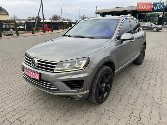 Серый Фольксваген Туарег, объемом двигателя 3.6 л и пробегом 240 тыс. км за 17700 $, фото 1 на Automoto.ua