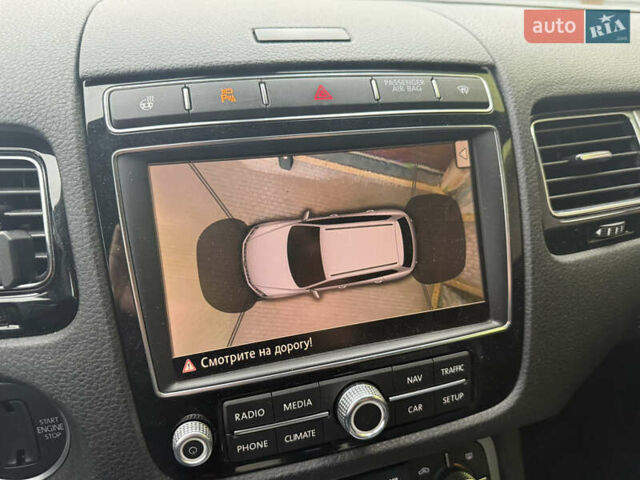 Серый Фольксваген Туарег, объемом двигателя 3 л и пробегом 267 тыс. км за 35000 $, фото 20 на Automoto.ua