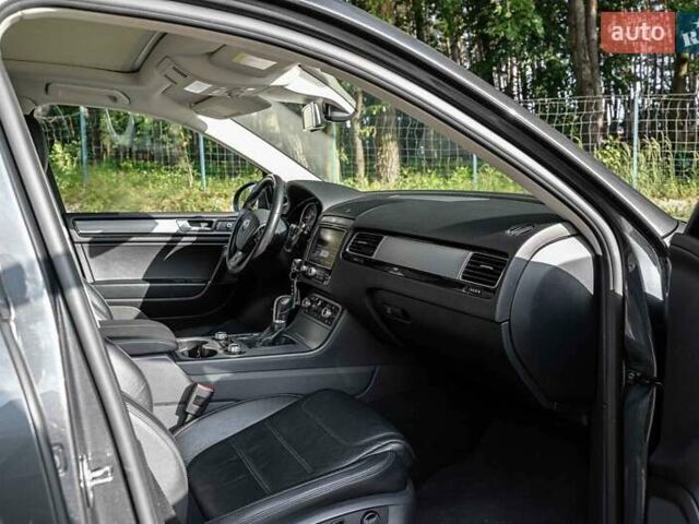Фольксваген Туарег 2016 в Луцке на Automoto.ua Серый Фольксваген Туарег, объемом двигателя 2.97 л и пробегом 181 тыс. км за 35000 $, фото 42 на Automoto.ua