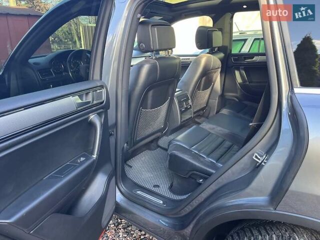 Серый Фольксваген Туарег, объемом двигателя 2.97 л и пробегом 191 тыс. км за 33999 $, фото 43 на Automoto.ua