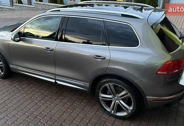 Серый Фольксваген Туарег, объемом двигателя 3 л и пробегом 267 тыс. км за 35000 $, фото 8 на Automoto.ua