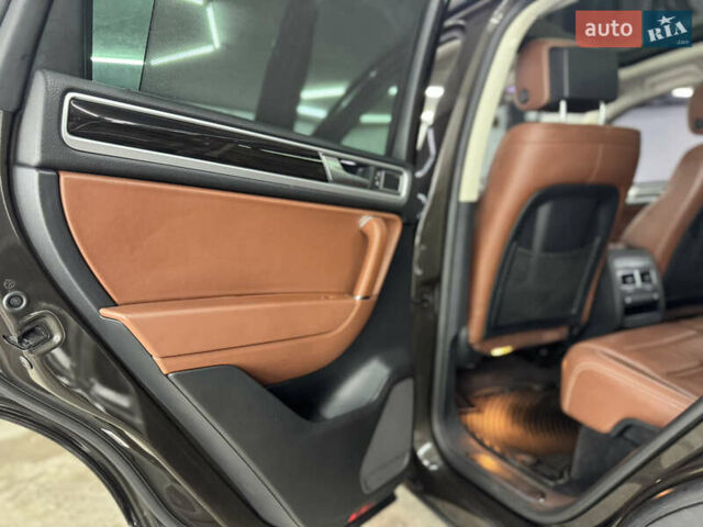 Сірий Фольксваген Туарег, об'ємом двигуна 3.6 л та пробігом 240 тис. км за 17800 $, фото 54 на Automoto.ua