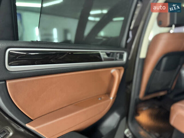 Сірий Фольксваген Туарег, об'ємом двигуна 3.6 л та пробігом 240 тис. км за 17800 $, фото 55 на Automoto.ua