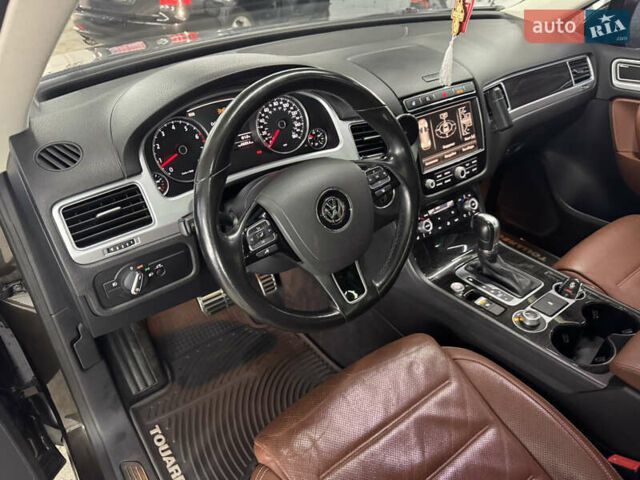 Сірий Фольксваген Туарег, об'ємом двигуна 3.6 л та пробігом 240 тис. км за 17800 $, фото 19 на Automoto.ua