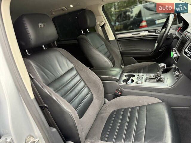 Сірий Фольксваген Туарег, об'ємом двигуна 3 л та пробігом 235 тис. км за 27500 $, фото 46 на Automoto.ua