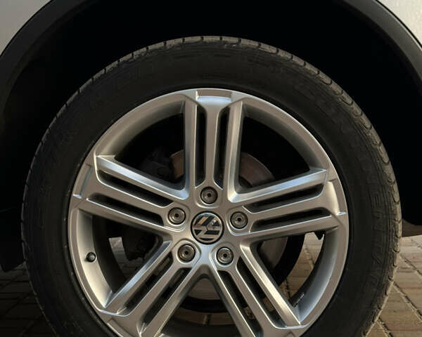 Серый Фольксваген Туарег, объемом двигателя 3 л и пробегом 149 тыс. км за 36000 $, фото 12 на Automoto.ua