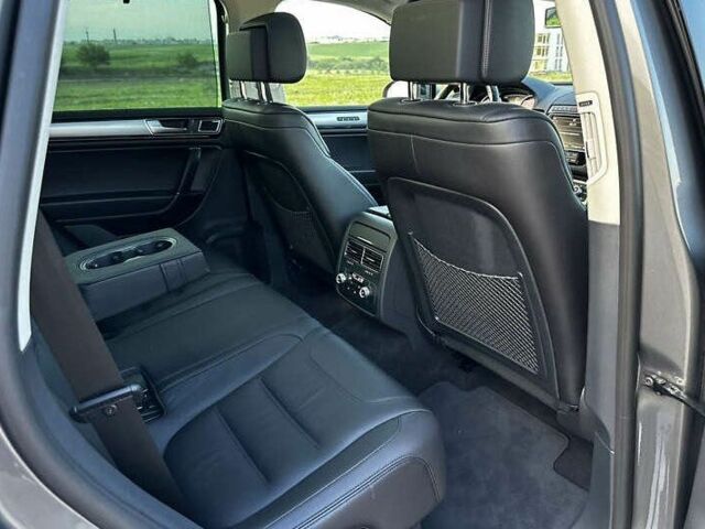 Серый Фольксваген Туарег, объемом двигателя 3 л и пробегом 139 тыс. км за 23200 $, фото 22 на Automoto.ua