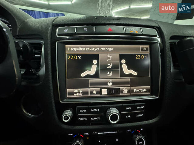 Сірий Фольксваген Туарег, об'ємом двигуна 3.6 л та пробігом 240 тис. км за 17800 $, фото 66 на Automoto.ua