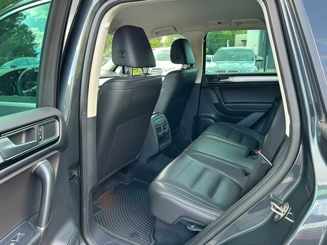 Серый Фольксваген Туарег, объемом двигателя 3.6 л и пробегом 74 тыс. км за 13200 $, фото 11 на Automoto.ua