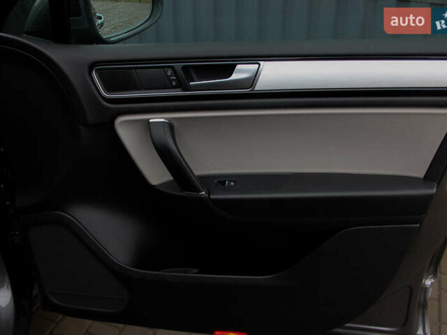 Серый Фольксваген Туарег, объемом двигателя 3.6 л и пробегом 118 тыс. км за 18500 $, фото 35 на Automoto.ua