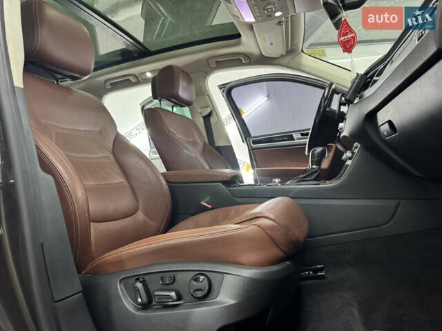 Сірий Фольксваген Туарег, об'ємом двигуна 3.6 л та пробігом 240 тис. км за 17800 $, фото 38 на Automoto.ua