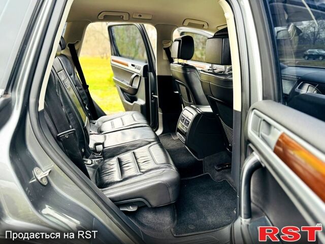 Серый Фольксваген Туарег, объемом двигателя 3 л и пробегом 109 тыс. км за 31500 $, фото 10 на Automoto.ua