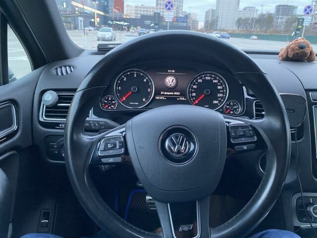 Сірий Фольксваген Туарег, об'ємом двигуна 3 л та пробігом 167 тис. км за 33000 $, фото 5 на Automoto.ua