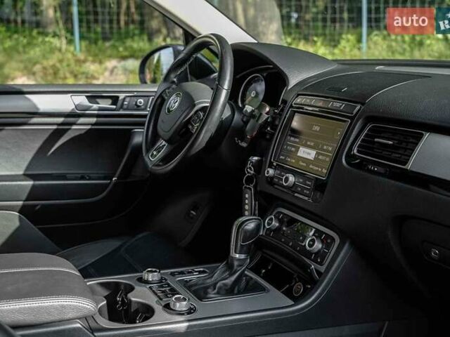 Фольксваген Туарег 2016 в Луцке на Automoto.ua Серый Фольксваген Туарег, объемом двигателя 2.97 л и пробегом 181 тыс. км за 35000 $, фото 30 на Automoto.ua